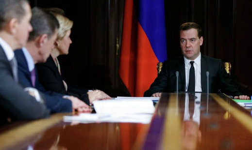 Медведев назвал формулу новой модели роста экономики России