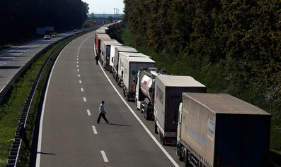 СМИ: Сербия запретила въезд хорватским грузовикам